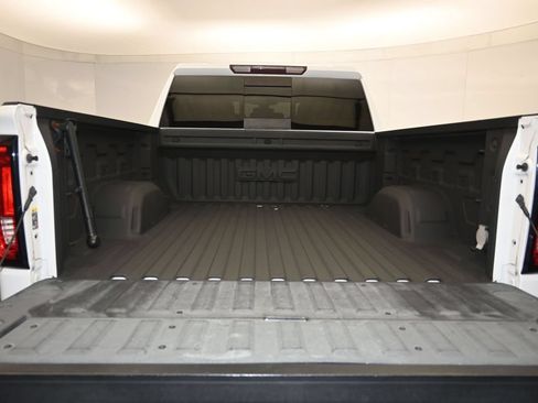 Used 2019 GMC Sierra 1500 SLT w/ SLT Premium Plus Package AWD/4WD image 27