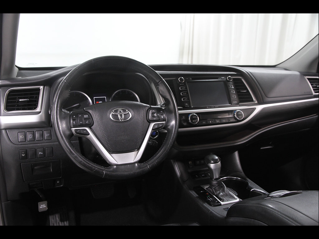 Used 2017 Toyota Highlander Limited AWD/4WD image 6