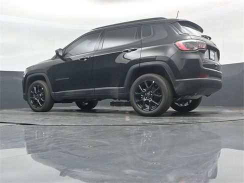 New 2026 Jeep Compass Latitude w/ Mopar Graphics Package image 32