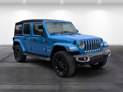 Used 2023 Jeep Wrangler Unlimited Sahara w/ Cold Weather Group AWD/4WD image 2