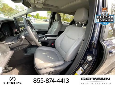 Used 2025 Toyota Sienna XLE FWD image 12