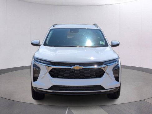 Used 2025 Chevrolet Trax LT w/ Driver Confidence Package FWD image 9