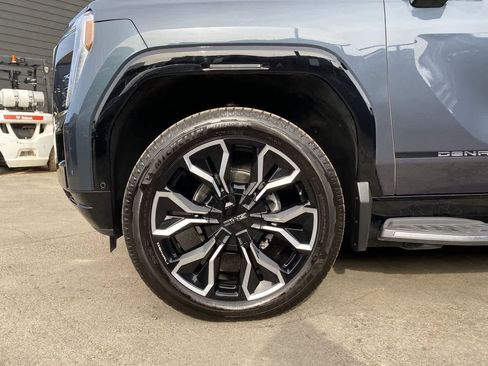 Used 2025 GMC Sierra EV Denali AWD/4WD image 11