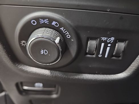 Used 2023 Jeep Grand Cherokee Limited image 25