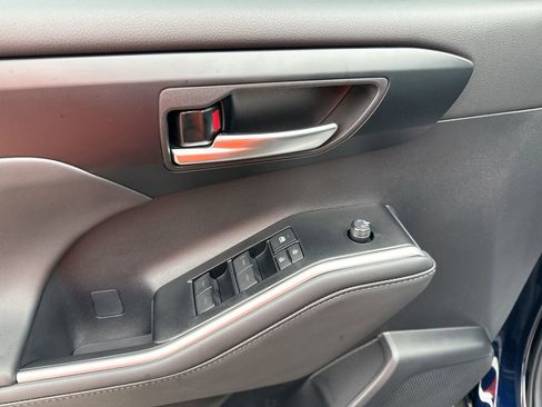 Certified 2026 Toyota Highlander XLE image 15