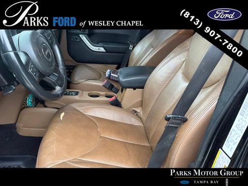 Used 2014 Jeep Wrangler Unlimited Rubicon w/ Connectivity Group AWD/4WD image 4