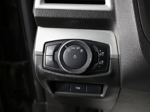 Used 2015 Ford Explorer XLT w/ Equipment Group 202B AWD/4WD image 30
