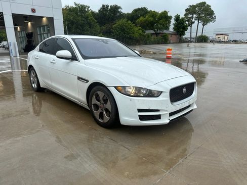 Used 2017 Jaguar XE RWD image 7