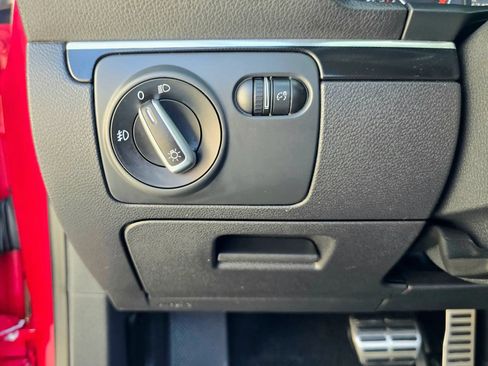 Used 2013 Volkswagen Eos FWD image 38