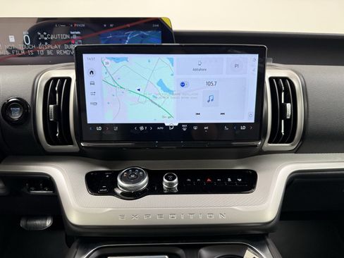 New 2025 Ford Expedition Active image 27