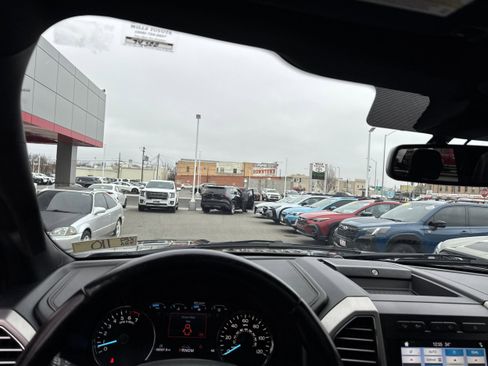 Used 2018 Ford F150 Platinum w/ Equipment Group 701A Luxury image 3