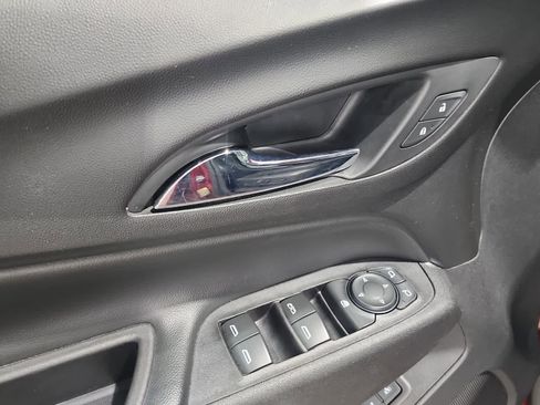 Used 2020 Chevrolet Equinox LT w/ Sport Edition image 18