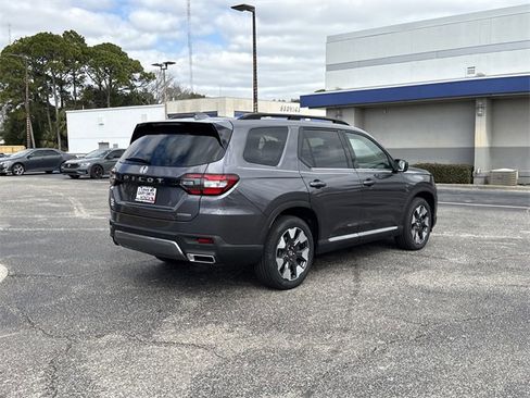 New 2026 Honda Pilot Touring image 5