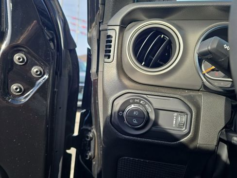 Used 2023 Jeep Gladiator Sport image 15