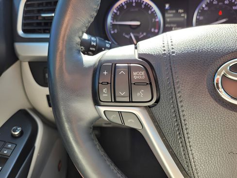 Certified 2019 Toyota Highlander Limited image 27
