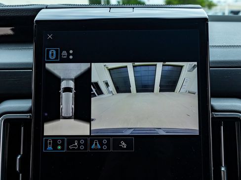 Used 2025 GMC Yukon XL Denali w/ Sun & Power Step Package AWD/4WD image 26