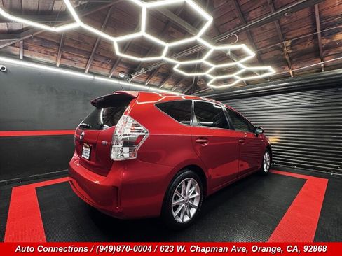 Used 2014 Toyota Prius V Five FWD image 3