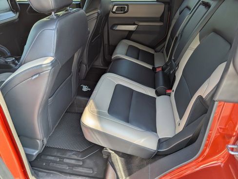 Used 2023 Ford Bronco Wildtrak image 17