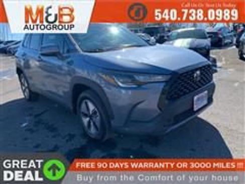 Used 2022 Toyota Corolla Cross LE image 1