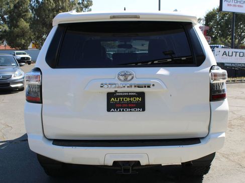 Used 2018 Toyota 4Runner SR5 Premium AWD/4WD image 4