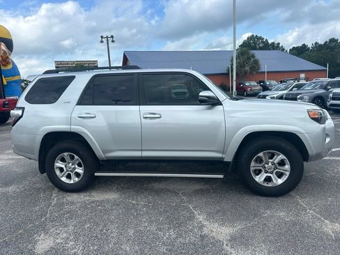 Used 2021 Toyota 4Runner SR5 Premium w/ Moonroof Package RWD image 2