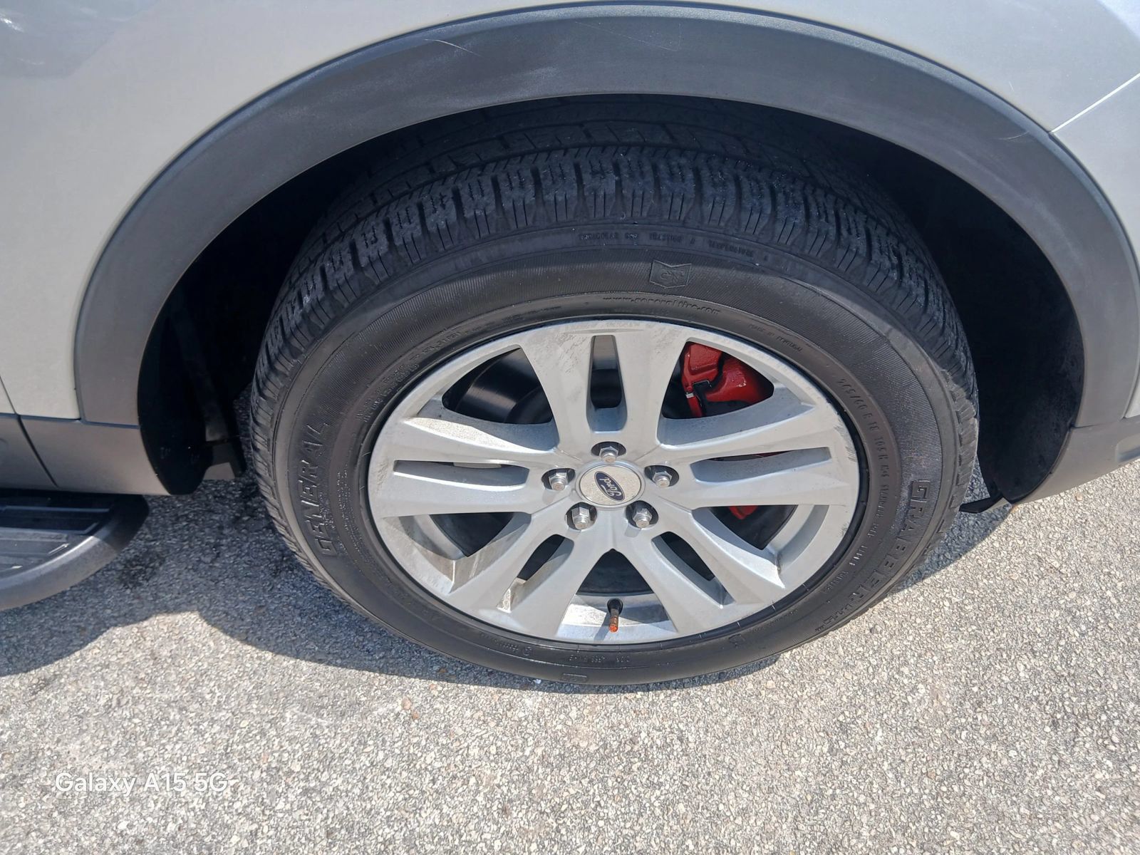 Used 2018 Ford Explorer XLT w/ Equipment Group 202A AWD/4WD image 23