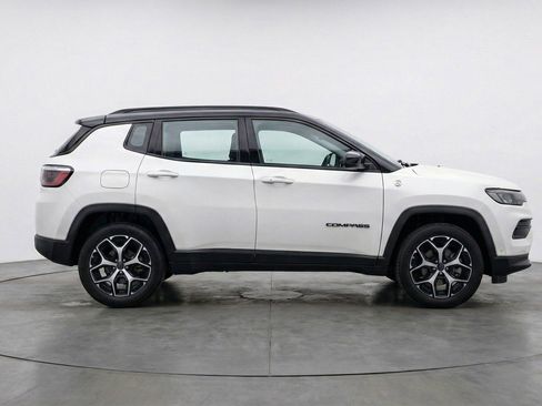 Used 2025 Jeep Compass Limited AWD/4WD image 11