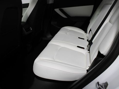 Used 2021 Tesla Model Y Long Range image 21