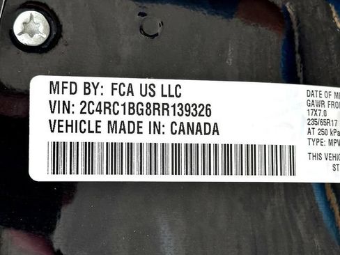Used 2024 Chrysler Pacifica Touring-L FWD image 32