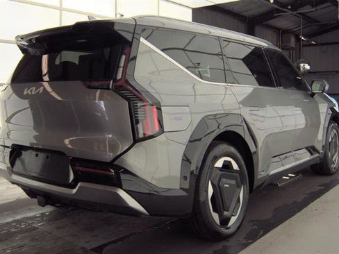 Used 2024 Kia EV9 Land image 4