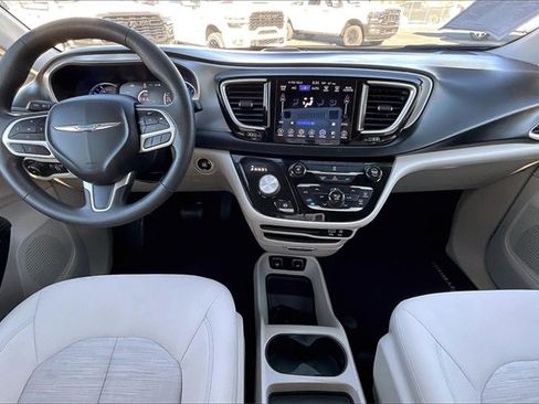Used 2017 Chrysler Pacifica Touring Plus image 15