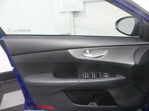 Used 2022 Kia Forte LXS image 16