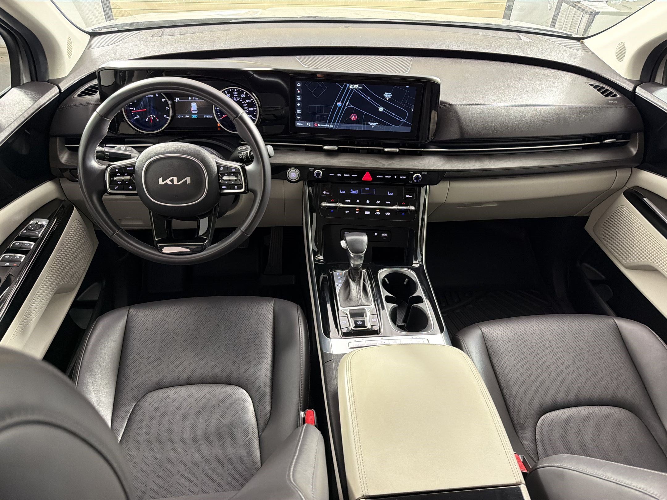 Used 2023 Kia Carnival EX FWD image 16