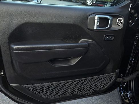 Used 2022 Jeep Gladiator Sport image 11