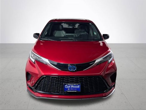 Used 2024 Toyota Sienna XSE image 3