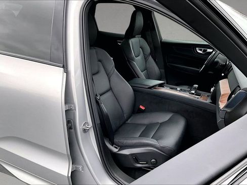 Certified 2024 Volvo XC60 B5 Plus w/ Climate Package AWD/4WD image 29