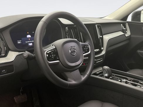 Used 2025 Volvo XC60 B5 Plus image 7