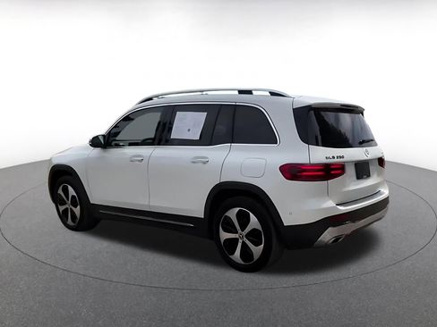 Used 2025 Mercedes-Benz GLB 250 4MATIC image 10