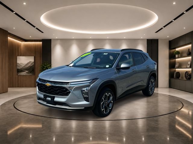 Used 2024 Chevrolet Trax LT w/ Driver Confidence Package FWD image 2