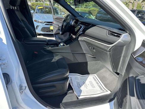 Certified 2023 Jeep Grand Cherokee Altitude image 24