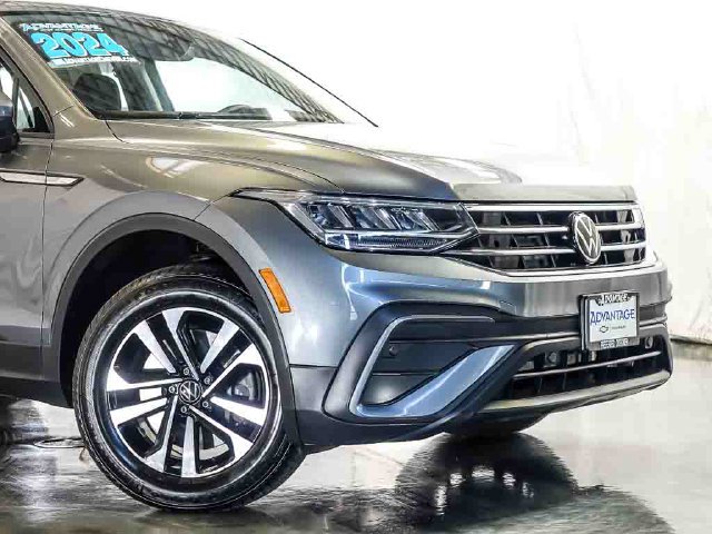 Used 2024 Volkswagen Tiguan S AWD/4WD image 3