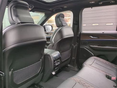New 2025 Jeep Grand Cherokee Summit image 19