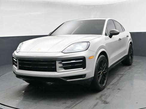 Used 2024 Porsche Cayenne Coupe image 24