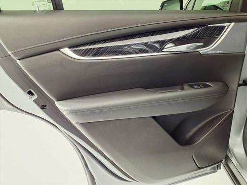 Certified 2025 Cadillac XT6 Premium Luxury image 5