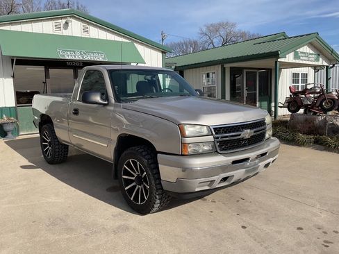 Used 2006 Chevrolet Silverado 1500 LT w/ Light Duty Power Package image 3