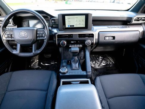 Used 2025 Toyota Tacoma SR5 AWD/4WD image 12
