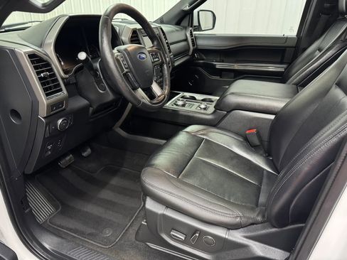 Used 2019 Ford Expedition XLT w/ Equipment Group 202A AWD/4WD image 9