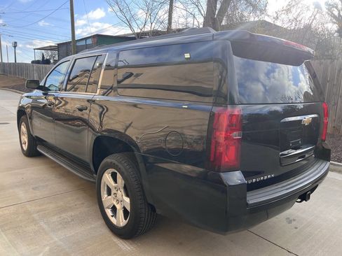 Used 2016 Chevrolet Suburban LT image 9