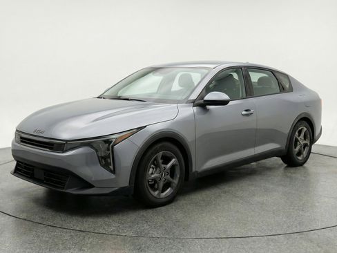 Used 2025 Kia K4 LXS image 3