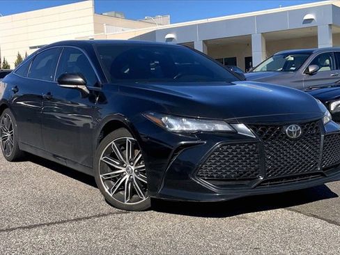Used 2019 Toyota Avalon XSE image 1